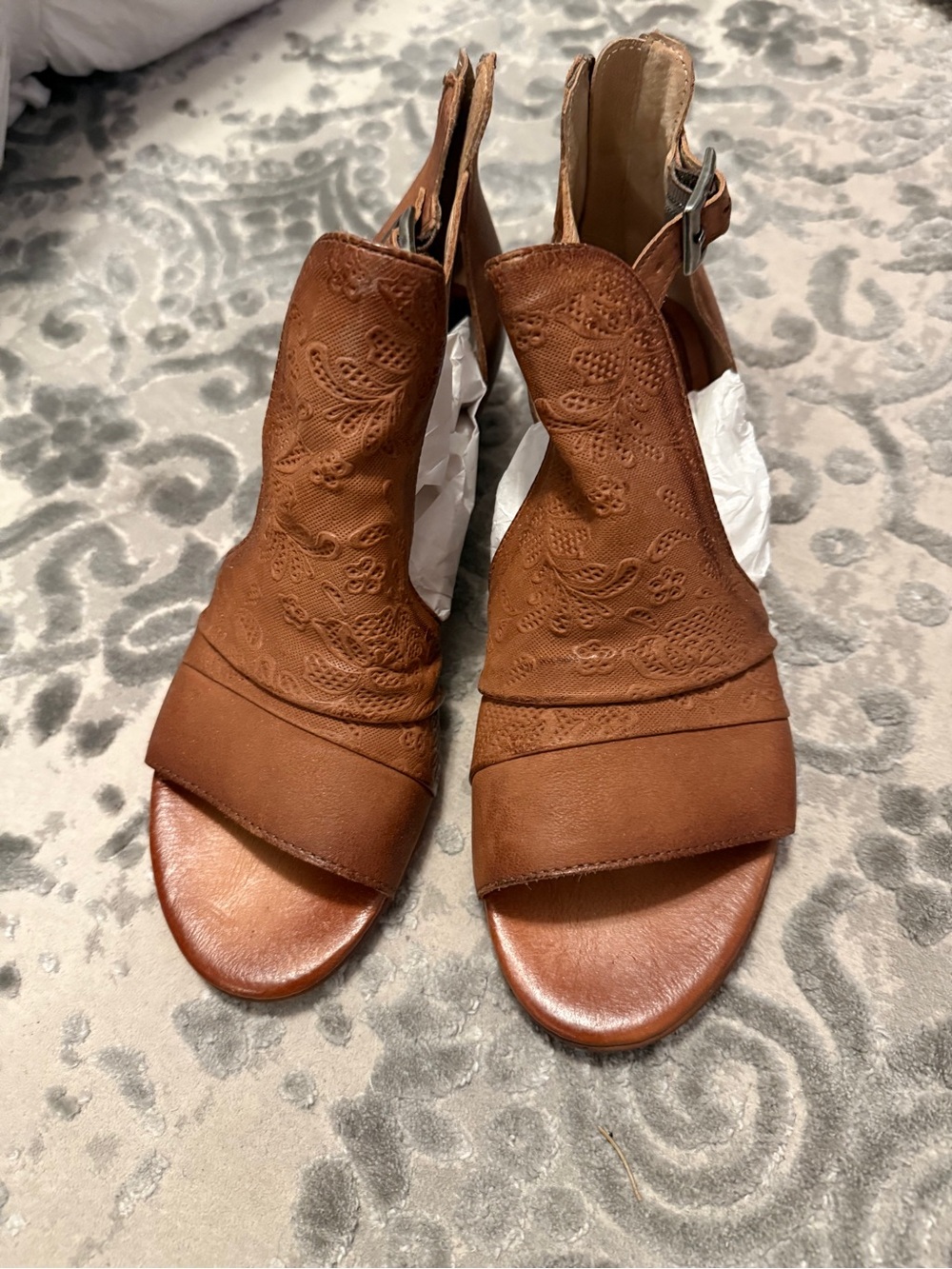 Miz mooz shoes size 10